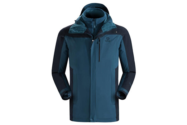 三合一沖鋒衣內(nèi)膽選擇羽絨好還是抓絨好?沖鋒衣廠家為你解答