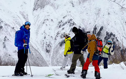 滑雪服為什么都是棉衣，沒(méi)有羽絨
